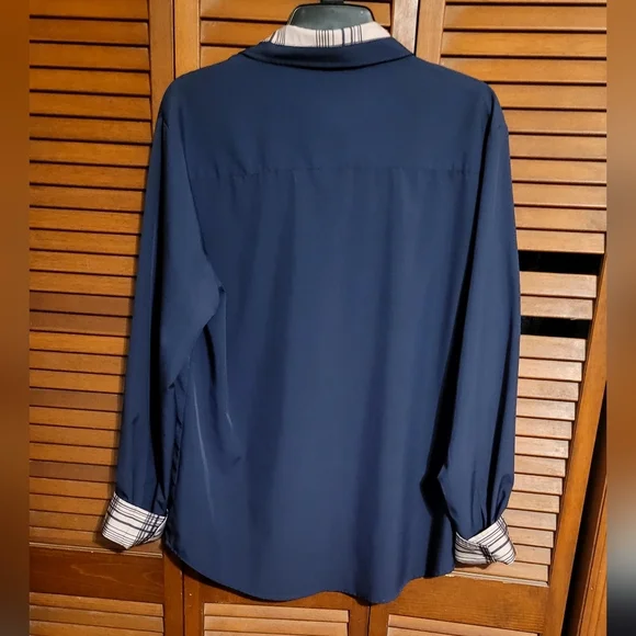 Men's Classic Navy Blue Button Down Dress Shirt with Plaid Accents . M/L - Picture 5 of 12